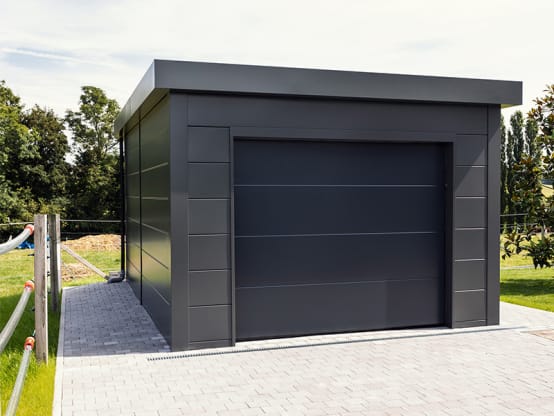Garage en acier de 19,3 m² anthracite avec porte sectionnelle