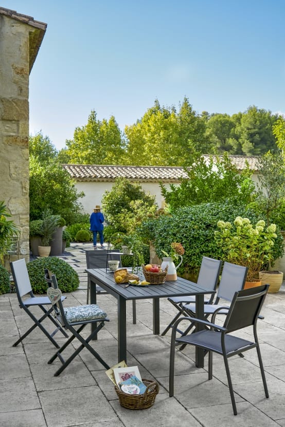 Carrefour : ensemble de jardin 1 table + 4 fauteuils à 34,90 €