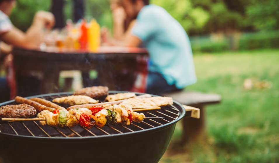 22 accessoires indispensables pour votre barbecue - Jardiland