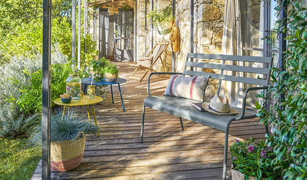 Canapés ou fauteuils de jardin : lequel choisir pour aménager son extérieur  ? - Jardiland